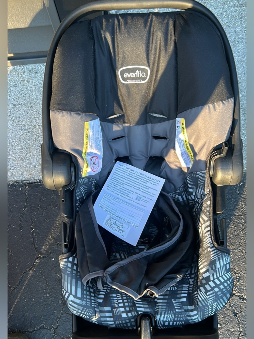 Evenflo Max infant Car Seat and base  - Gray/Black. NEW